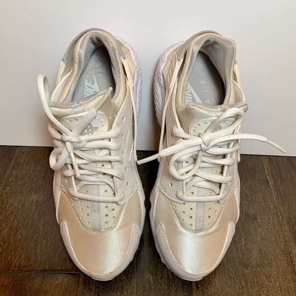 Classic Nike Air Huarache Run - Picture 2 of 5